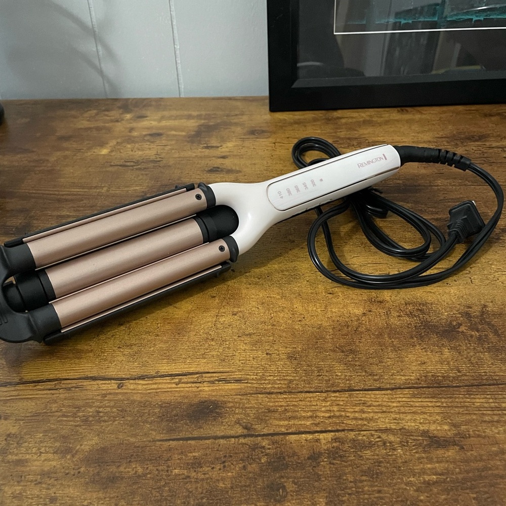 Remington 3-Barrel Hair Waver in White and Rose Gold